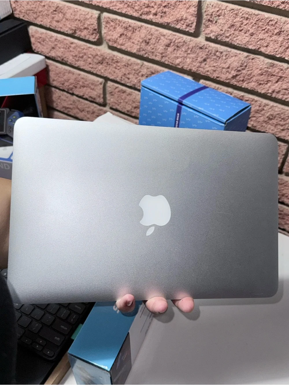 Apple MacBook Air 2015 128GB - Silver Aluminum Laptop with Black Keyboard
